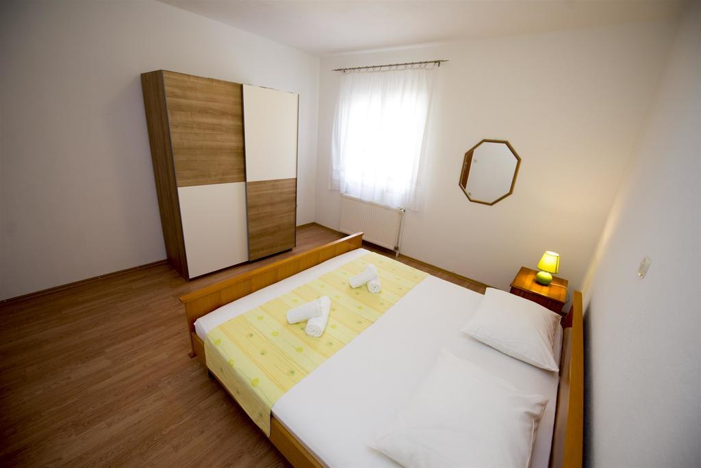 Apartments Meri トロギール エクステリア 写真