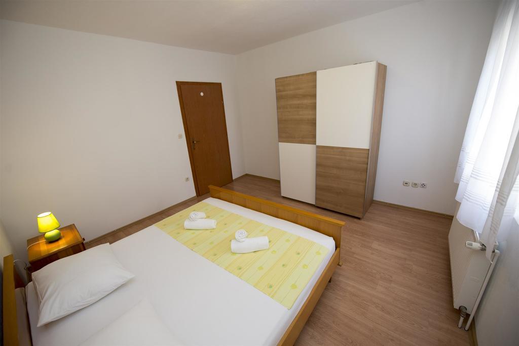 Apartments Meri トロギール エクステリア 写真